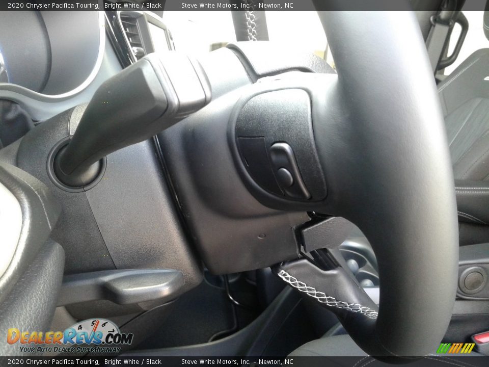 2020 Chrysler Pacifica Touring Bright White / Black Photo #12