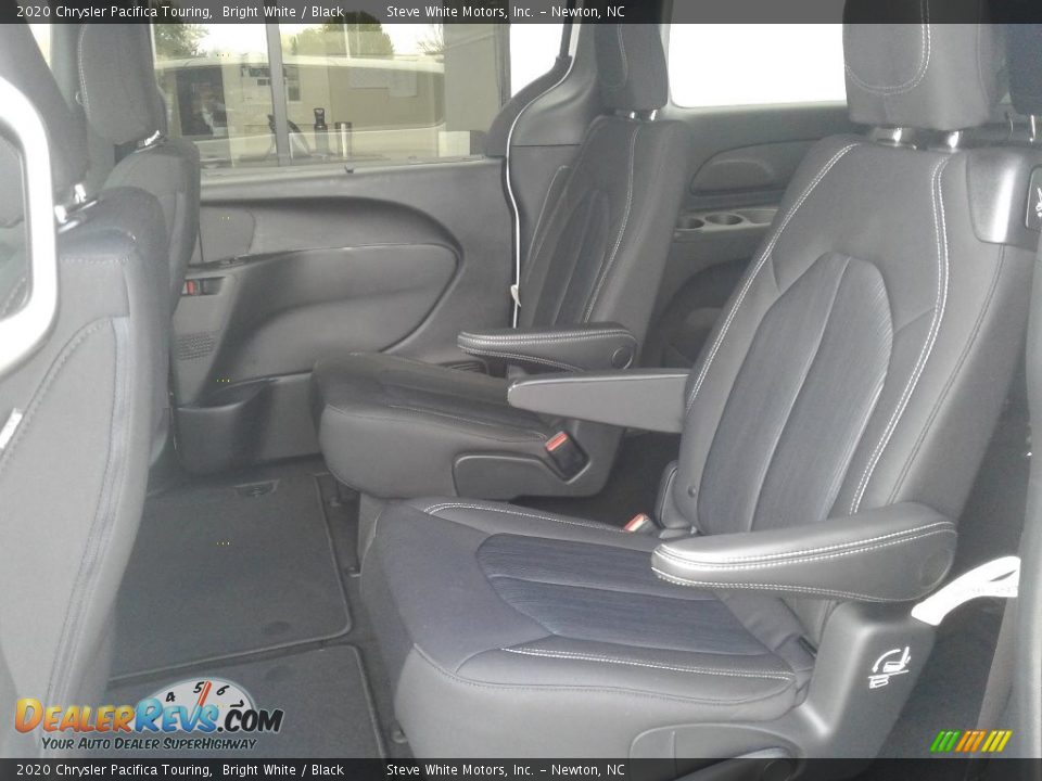 2020 Chrysler Pacifica Touring Bright White / Black Photo #13