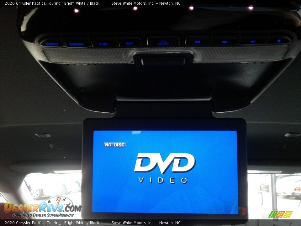 2020 Chrysler Pacifica Touring Bright White / Black Photo #14