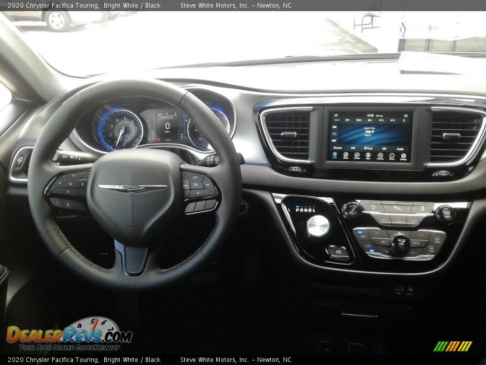 2020 Chrysler Pacifica Touring Bright White / Black Photo #18