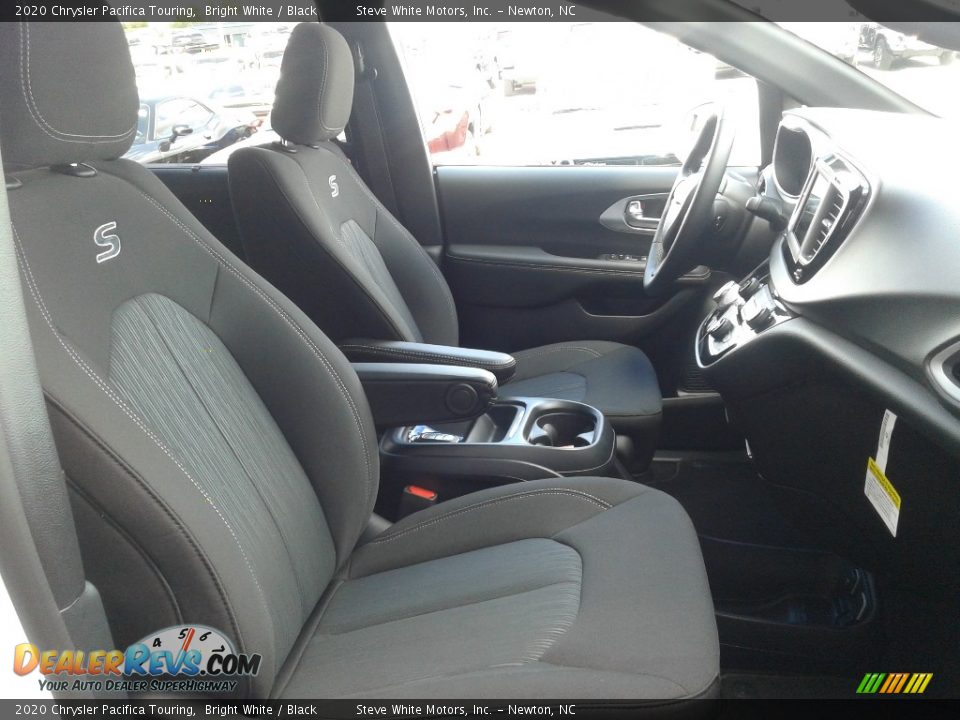 2020 Chrysler Pacifica Touring Bright White / Black Photo #19