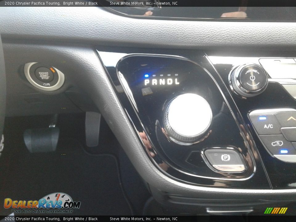 2020 Chrysler Pacifica Touring Bright White / Black Photo #23