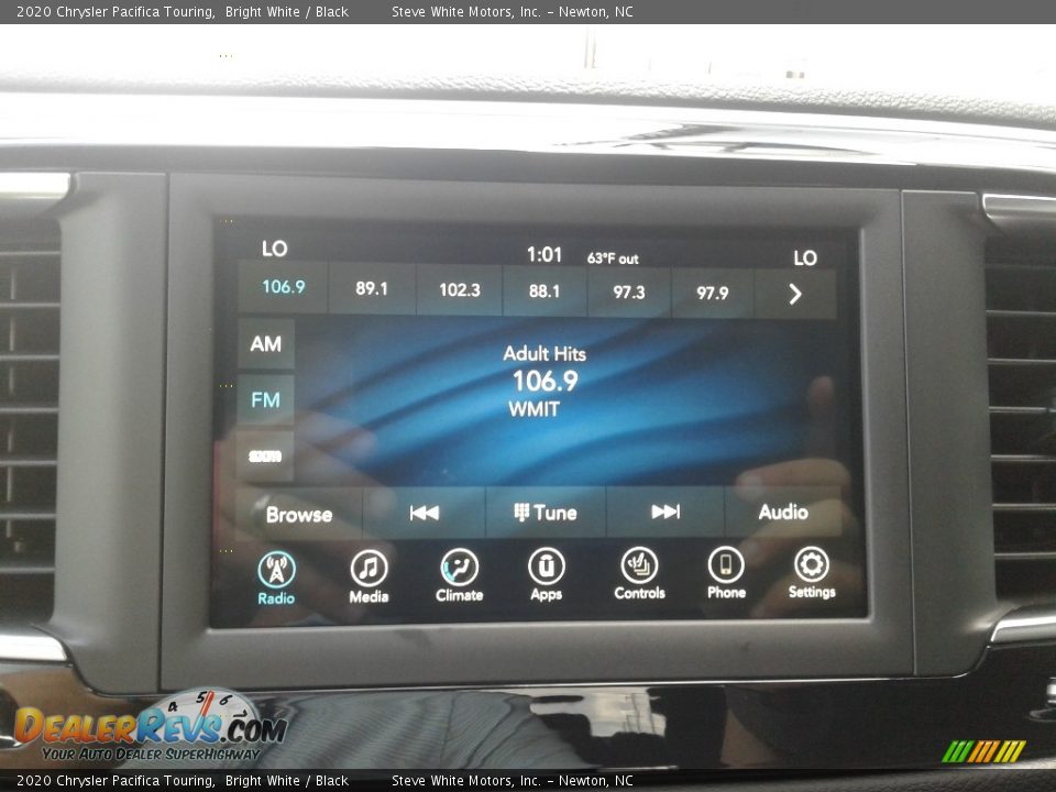 2020 Chrysler Pacifica Touring Bright White / Black Photo #24