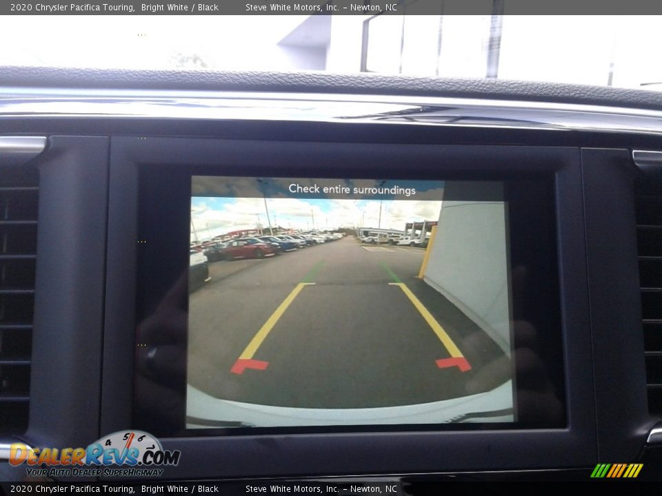 2020 Chrysler Pacifica Touring Bright White / Black Photo #26