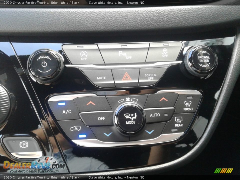 2020 Chrysler Pacifica Touring Bright White / Black Photo #27