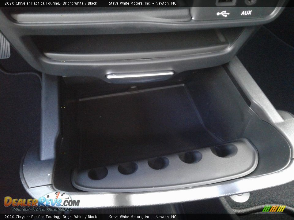 2020 Chrysler Pacifica Touring Bright White / Black Photo #29
