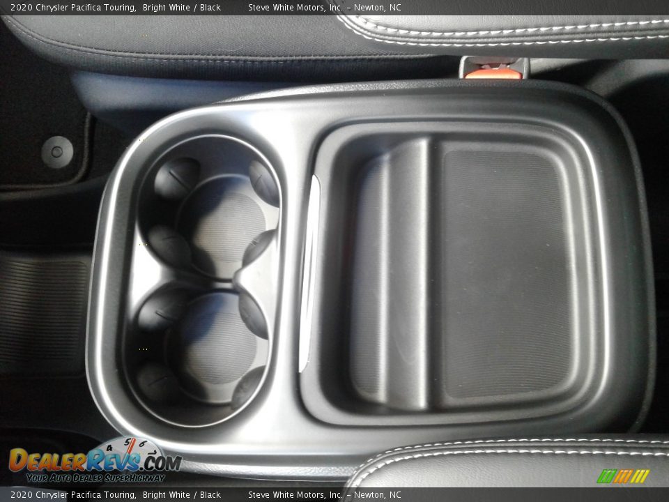 2020 Chrysler Pacifica Touring Bright White / Black Photo #31