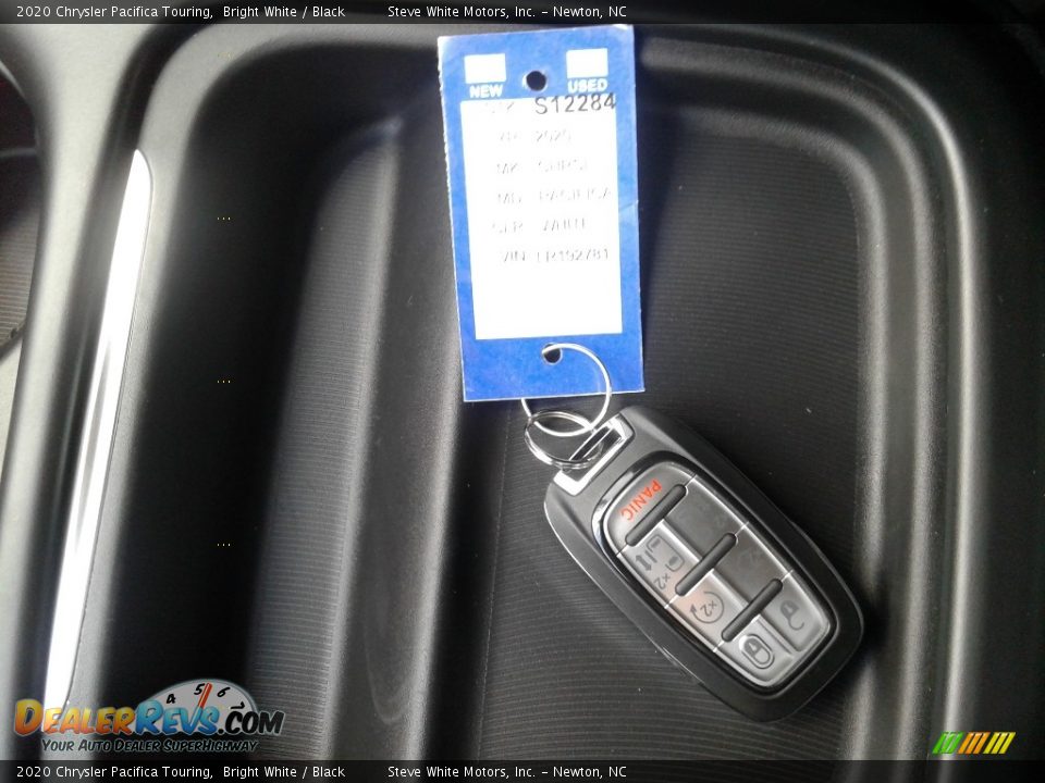 2020 Chrysler Pacifica Touring Bright White / Black Photo #33