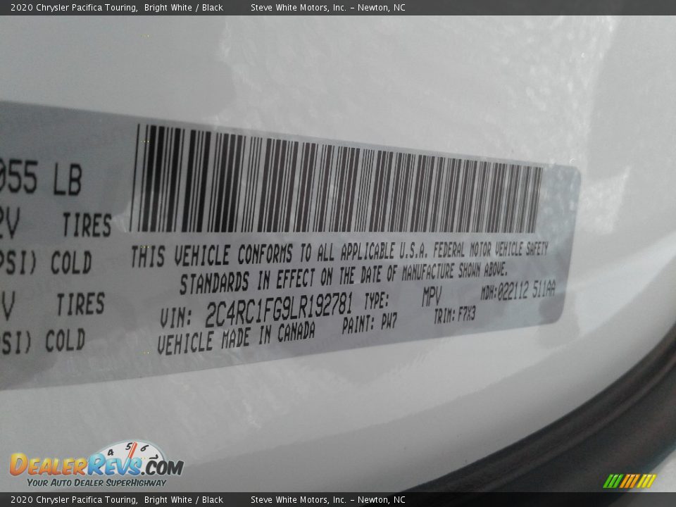2020 Chrysler Pacifica Touring Bright White / Black Photo #34