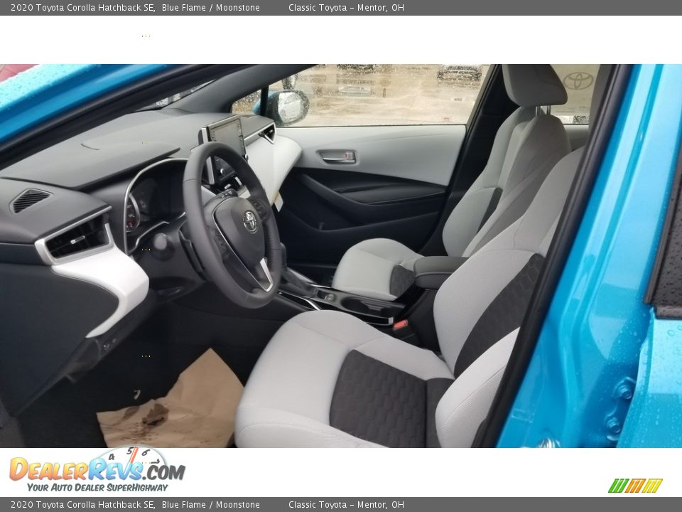 2020 Toyota Corolla Hatchback SE Blue Flame / Moonstone Photo #2
