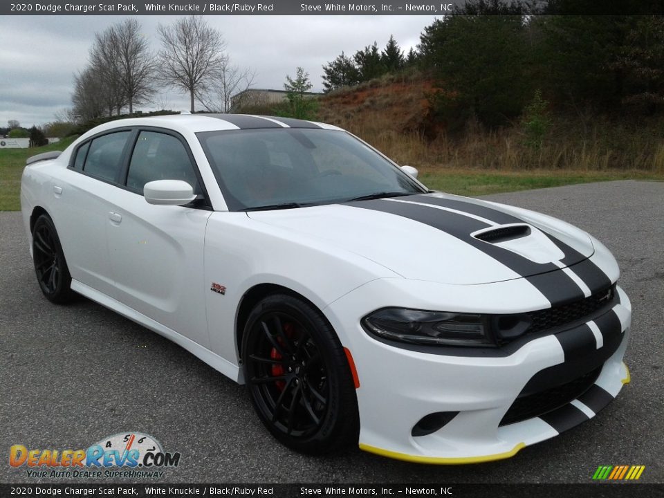 Front 3/4 View of 2020 Dodge Charger Scat Pack Photo #4
