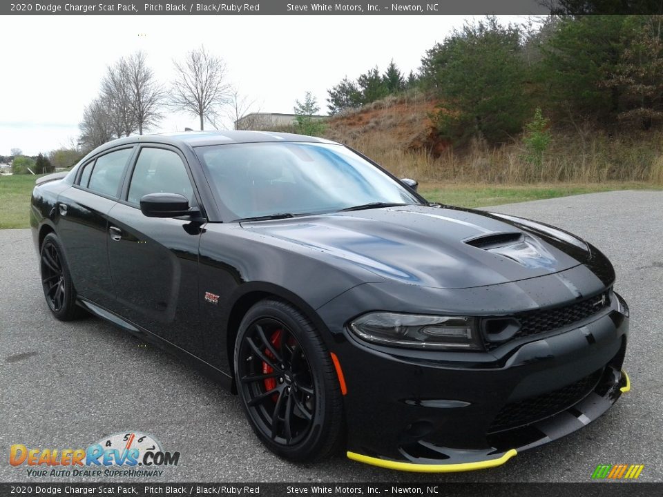 Front 3/4 View of 2020 Dodge Charger Scat Pack Photo #4