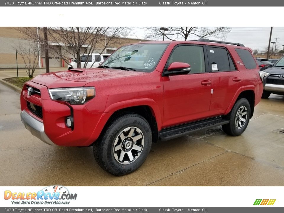 Front 3/4 View of 2020 Toyota 4Runner TRD Off-Road Premium 4x4 Photo #1