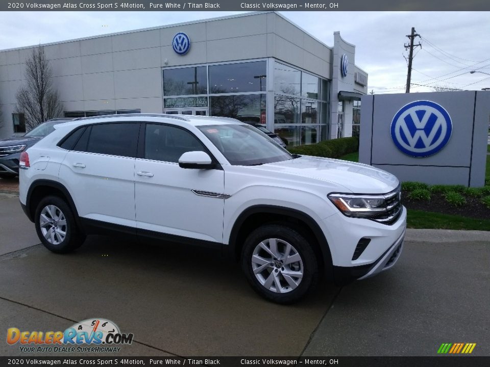 Front 3/4 View of 2020 Volkswagen Atlas Cross Sport S 4Motion Photo #1