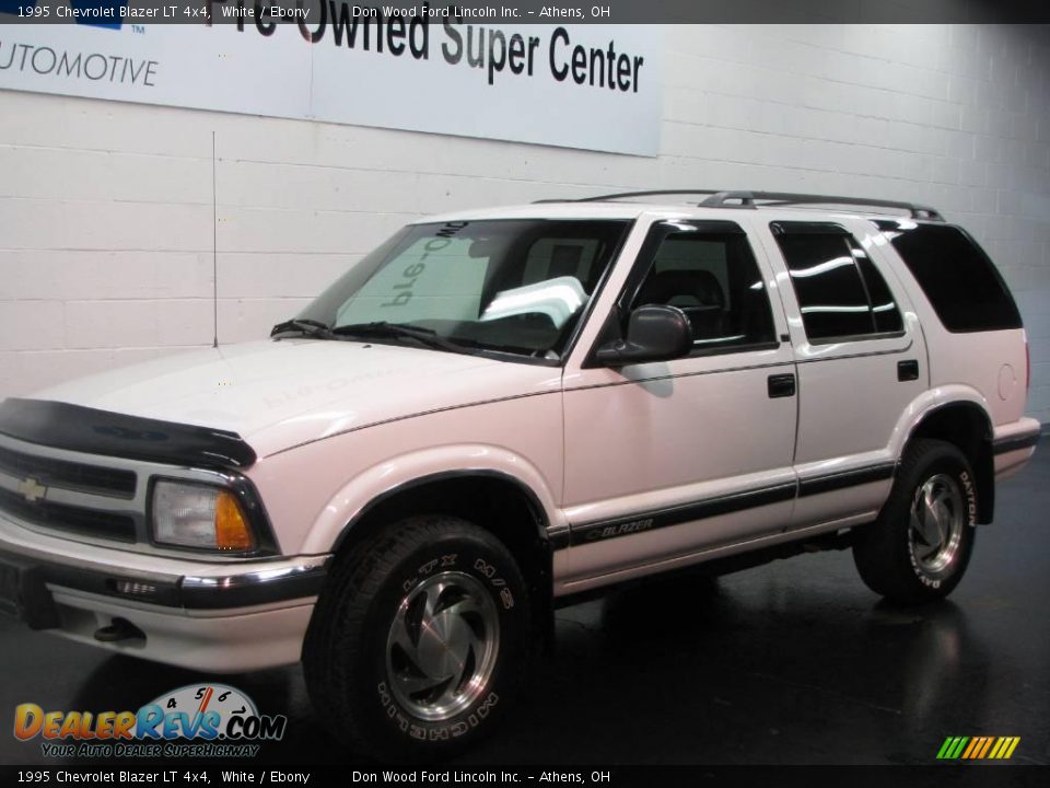 1995 Chevrolet Blazer LT 4x4 White / Ebony Photo #2
