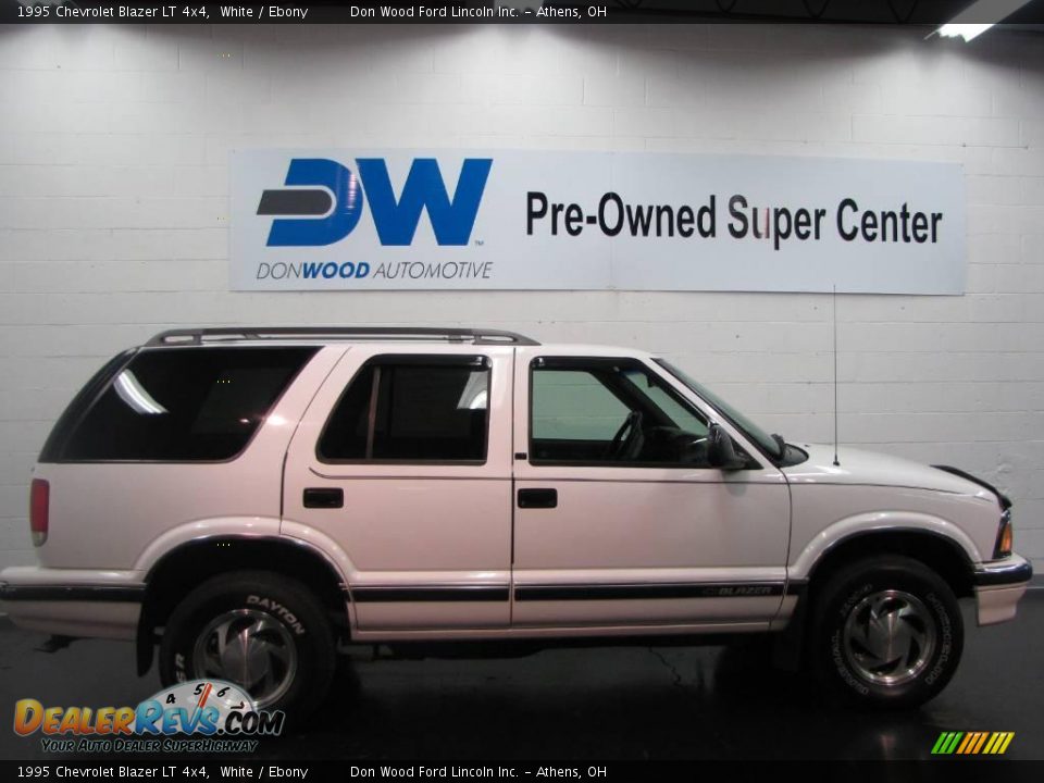 1995 Chevrolet Blazer LT 4x4 White / Ebony Photo #3