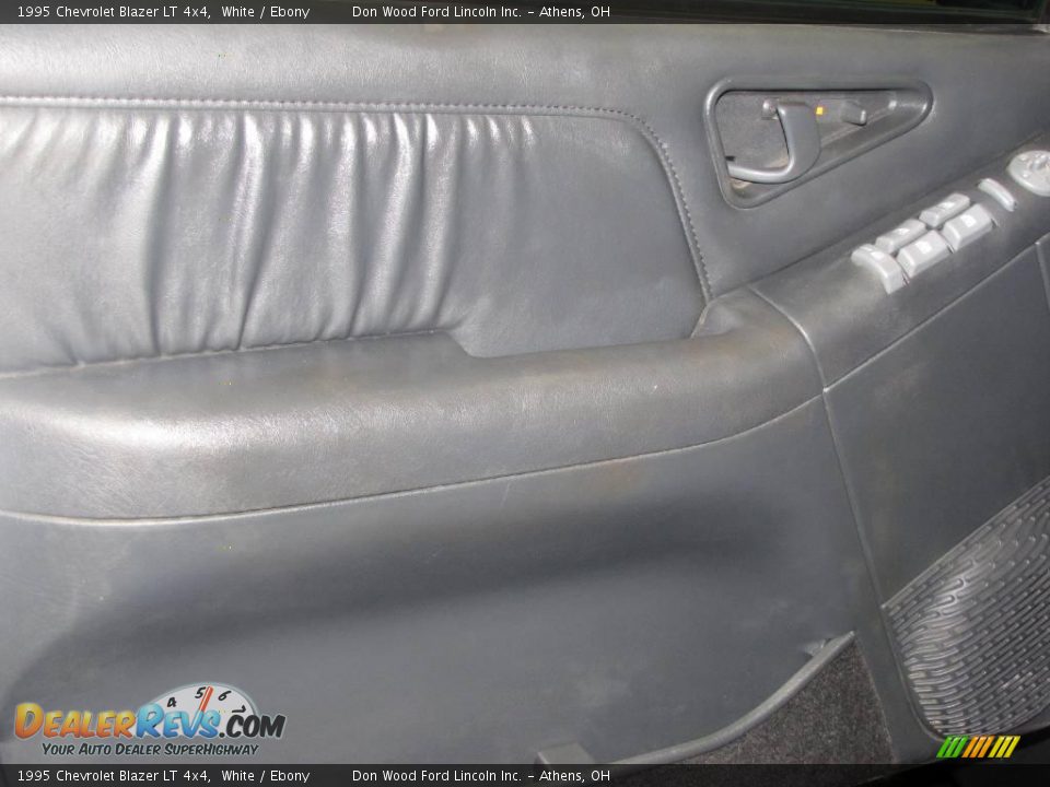 1995 Chevrolet Blazer LT 4x4 White / Ebony Photo #10