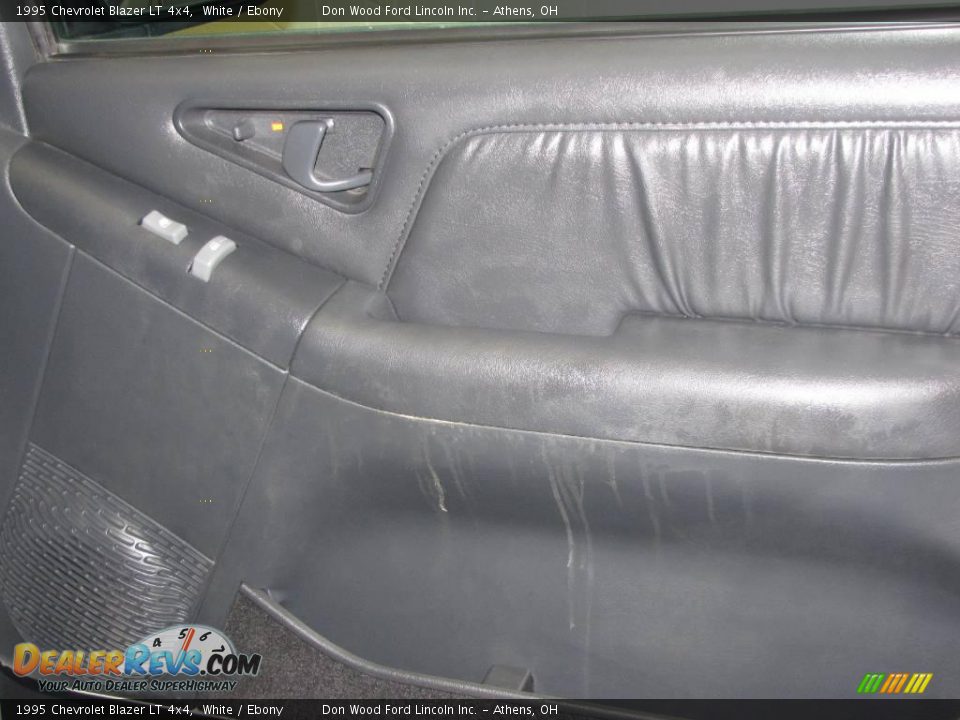 1995 Chevrolet Blazer LT 4x4 White / Ebony Photo #11
