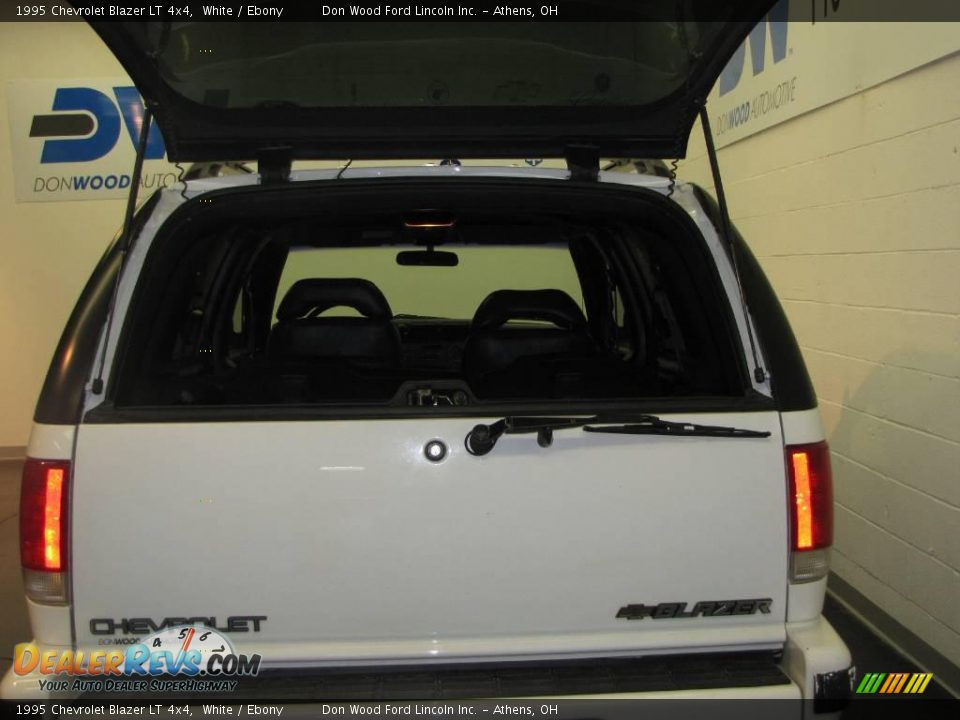 1995 Chevrolet Blazer LT 4x4 White / Ebony Photo #18