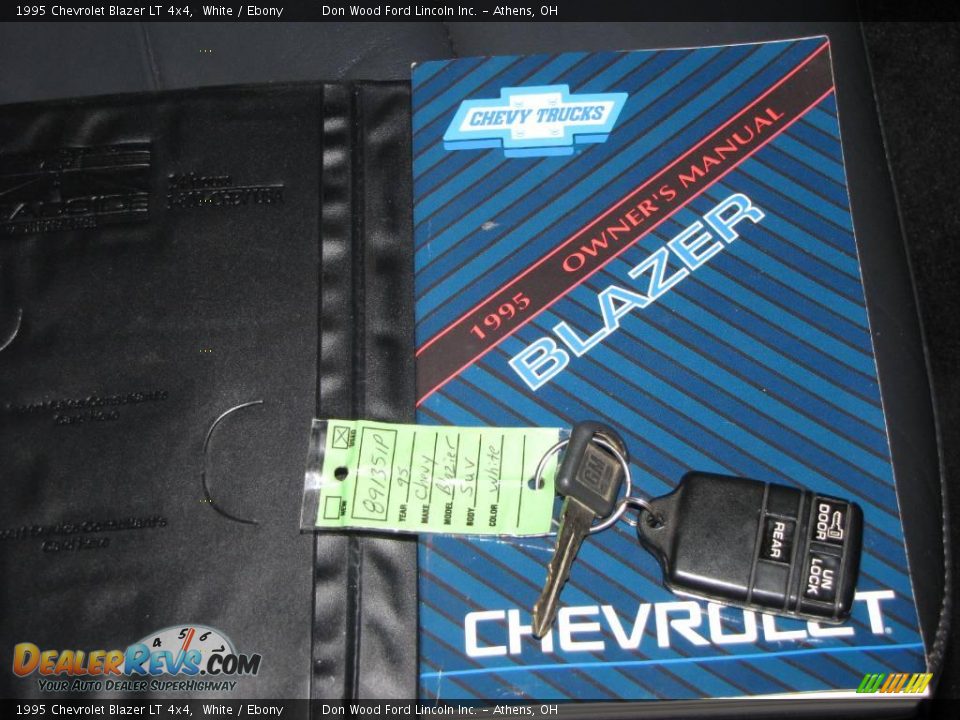 1995 Chevrolet Blazer LT 4x4 White / Ebony Photo #19