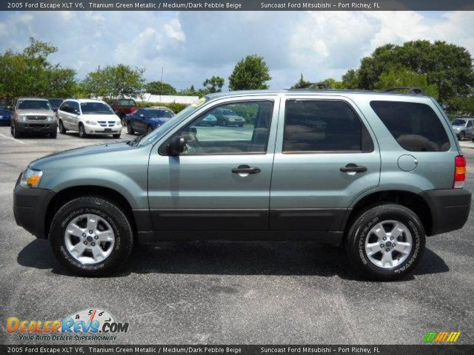 2005 Ford Escape XLT V6 Titanium Green Metallic / Medium/Dark Pebble Beige Photo #2