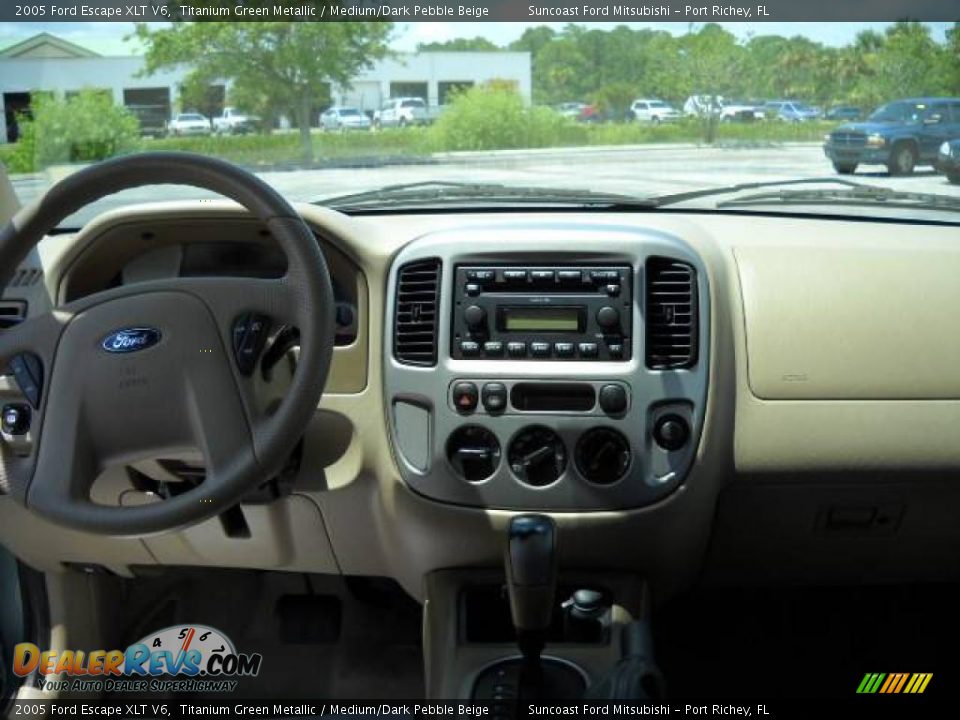 2005 Ford Escape XLT V6 Titanium Green Metallic / Medium/Dark Pebble Beige Photo #26