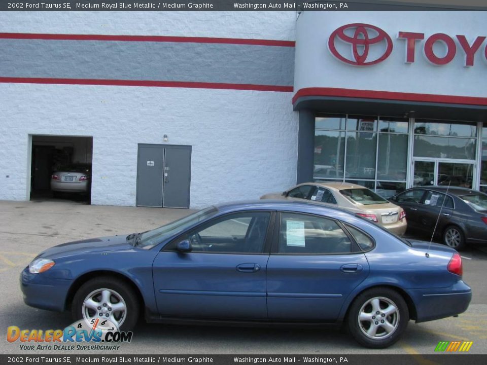 2002 Ford Taurus SE Medium Royal Blue Metallic / Medium Graphite Photo #2