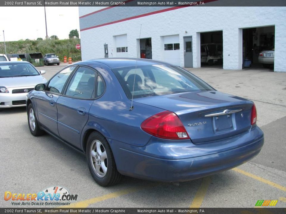 2002 Ford Taurus SE Medium Royal Blue Metallic / Medium Graphite Photo #4