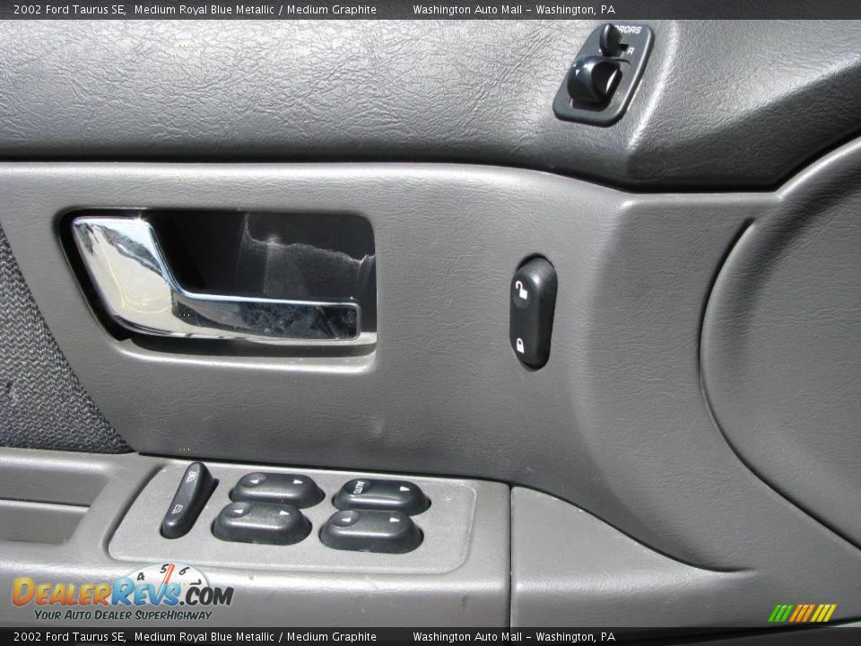 2002 Ford Taurus SE Medium Royal Blue Metallic / Medium Graphite Photo #17