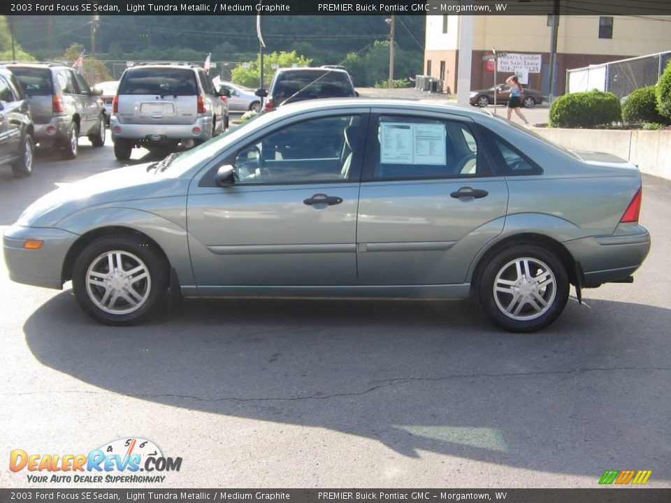 2003 Ford Focus SE Sedan Light Tundra Metallic / Medium Graphite Photo #3