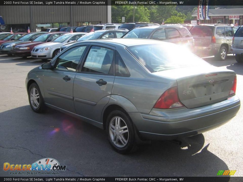2003 Ford Focus SE Sedan Light Tundra Metallic / Medium Graphite Photo #4