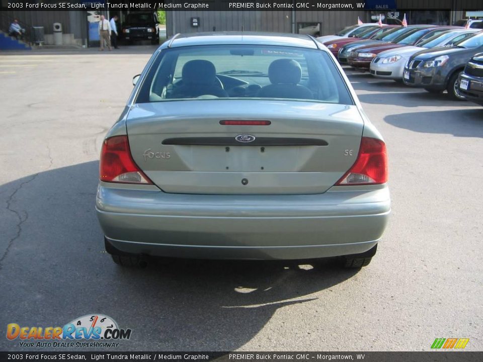 2003 Ford Focus SE Sedan Light Tundra Metallic / Medium Graphite Photo #5