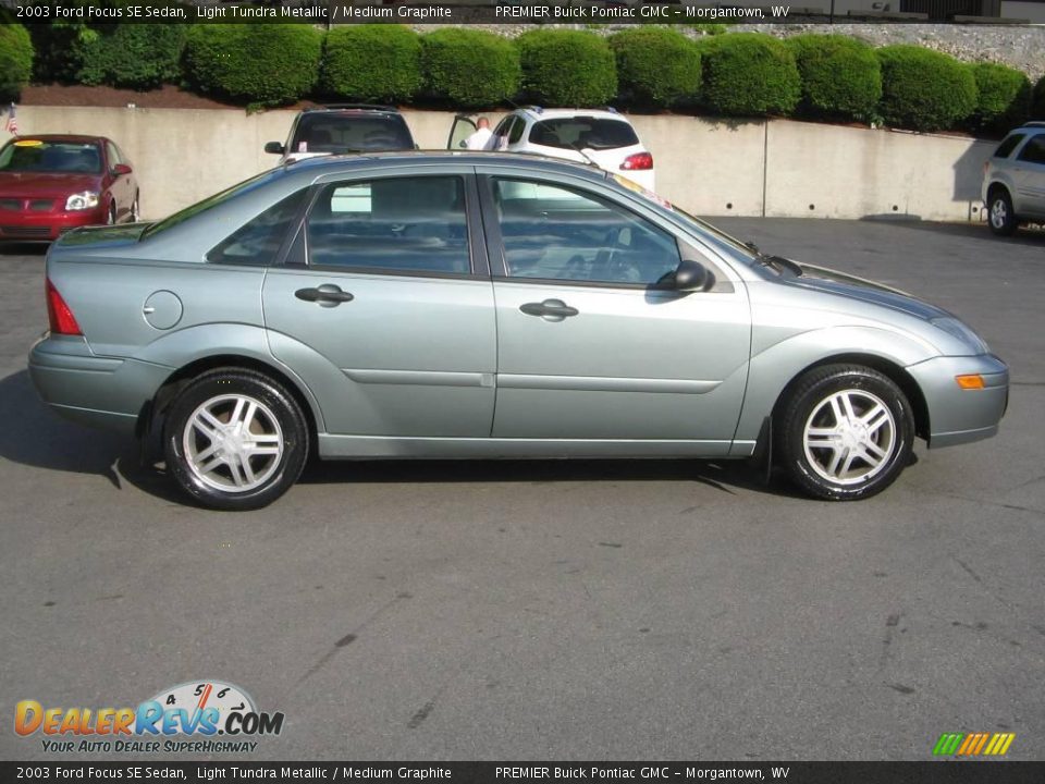 2003 Ford Focus SE Sedan Light Tundra Metallic / Medium Graphite Photo #7