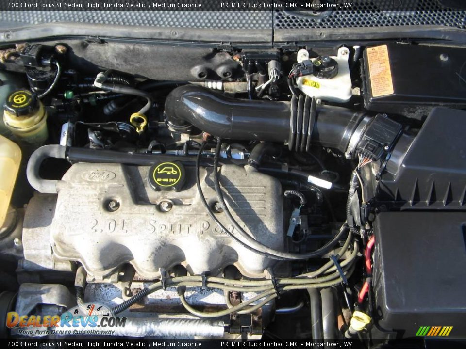 2003 Ford Focus SE Sedan Light Tundra Metallic / Medium Graphite Photo #9