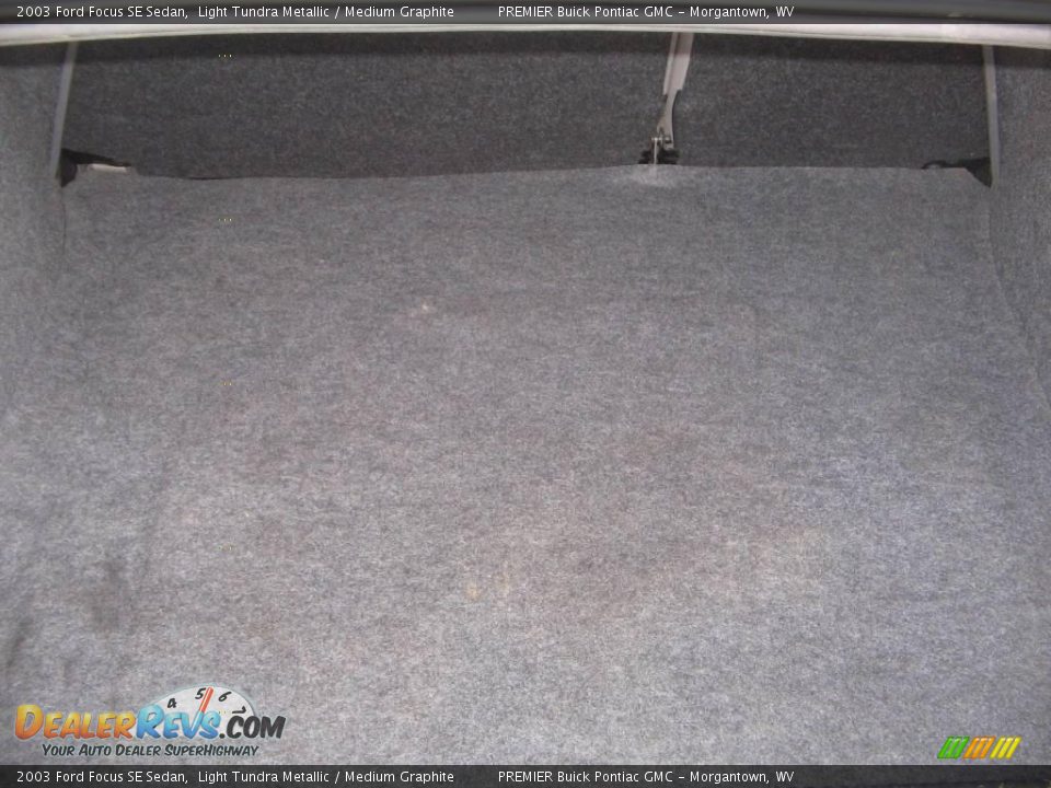 2003 Ford Focus SE Sedan Light Tundra Metallic / Medium Graphite Photo #10