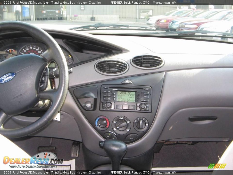 2003 Ford Focus SE Sedan Light Tundra Metallic / Medium Graphite Photo #11