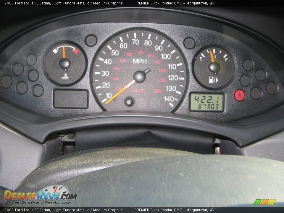 2003 Ford Focus SE Sedan Light Tundra Metallic / Medium Graphite Photo #12