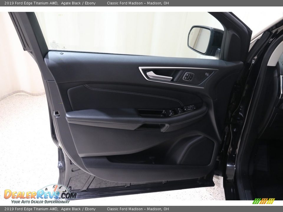 2019 Ford Edge Titanium AWD Agate Black / Ebony Photo #4