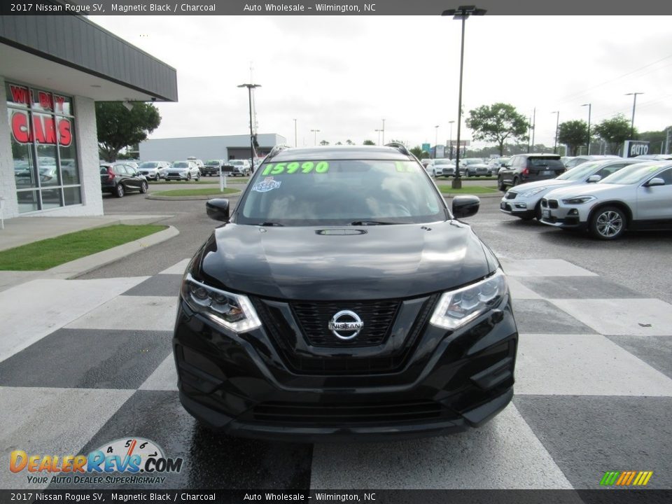 2017 Nissan Rogue SV Magnetic Black / Charcoal Photo #2