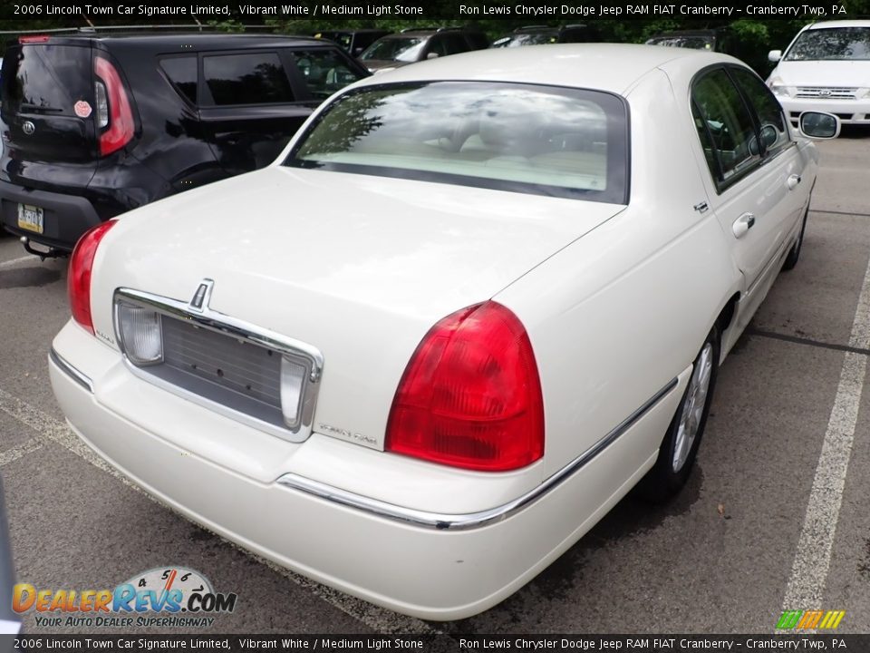 2006 Lincoln Town Car Signature Limited Vibrant White / Medium Light Stone Photo #5