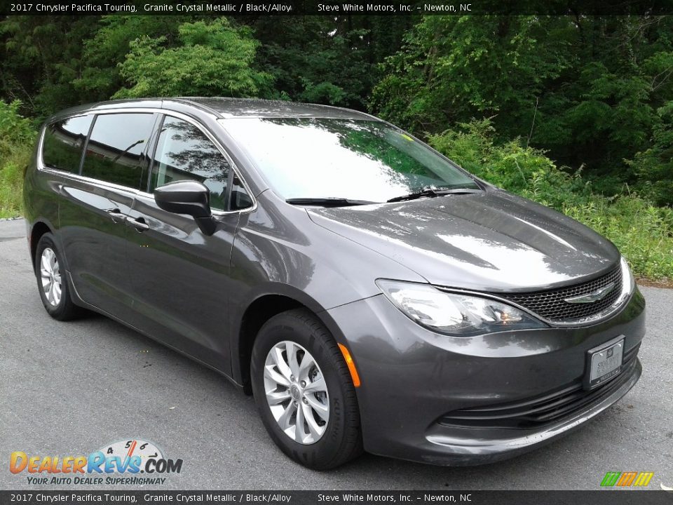 2017 Chrysler Pacifica Touring Granite Crystal Metallic / Black/Alloy Photo #4