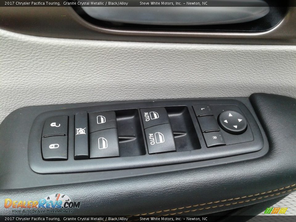 2017 Chrysler Pacifica Touring Granite Crystal Metallic / Black/Alloy Photo #11