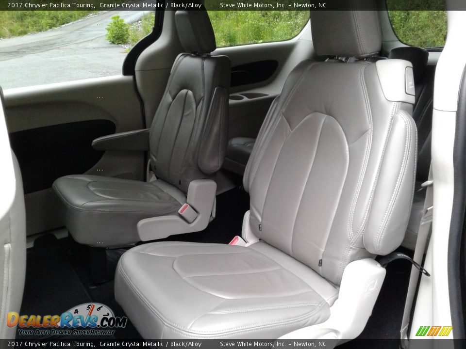 2017 Chrysler Pacifica Touring Granite Crystal Metallic / Black/Alloy Photo #13