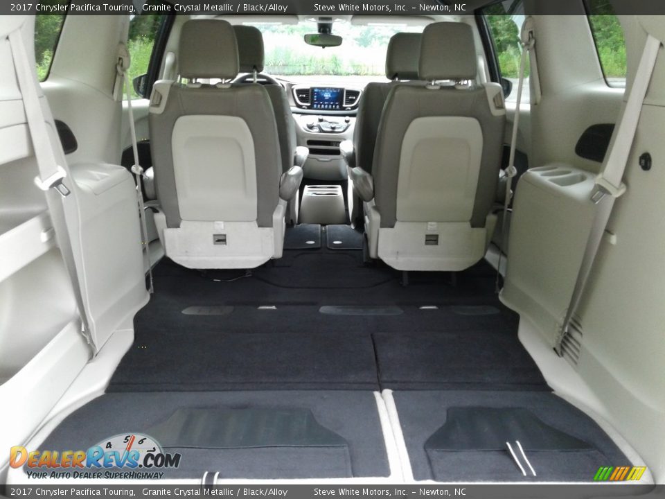 2017 Chrysler Pacifica Touring Granite Crystal Metallic / Black/Alloy Photo #16