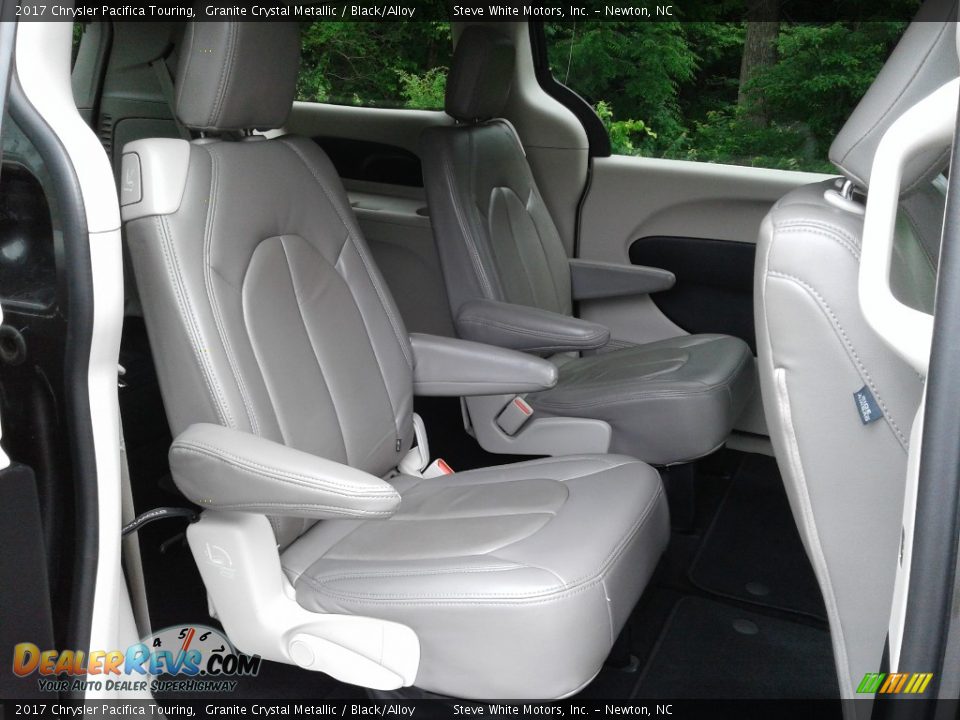 2017 Chrysler Pacifica Touring Granite Crystal Metallic / Black/Alloy Photo #17