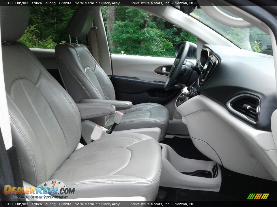 2017 Chrysler Pacifica Touring Granite Crystal Metallic / Black/Alloy Photo #18