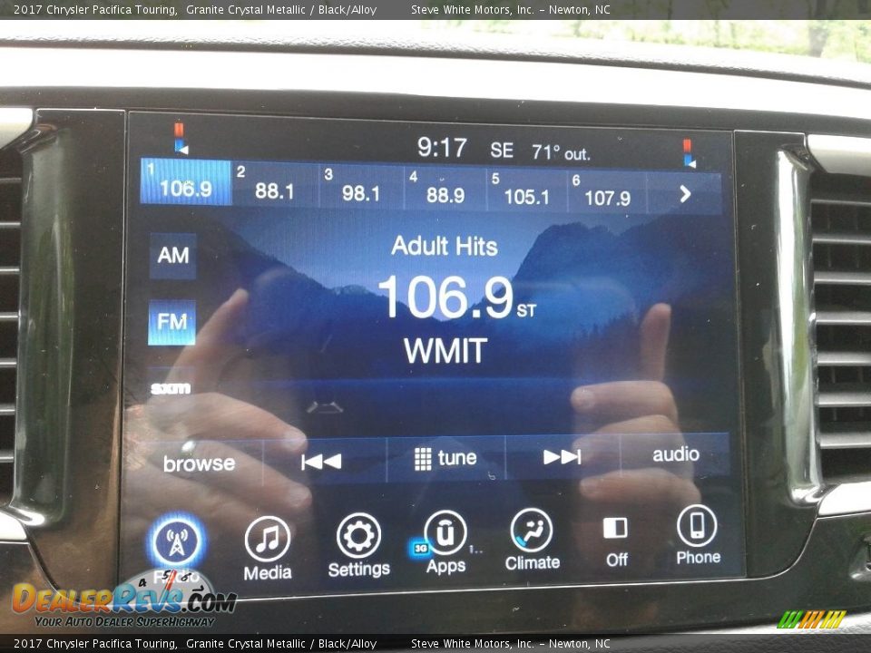 2017 Chrysler Pacifica Touring Granite Crystal Metallic / Black/Alloy Photo #22