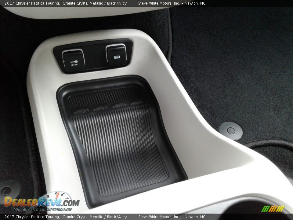 2017 Chrysler Pacifica Touring Granite Crystal Metallic / Black/Alloy Photo #26