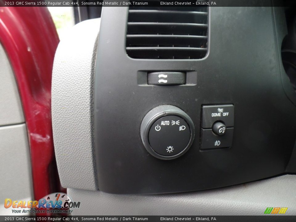 Controls of 2013 GMC Sierra 1500 Regular Cab 4x4 Photo #27