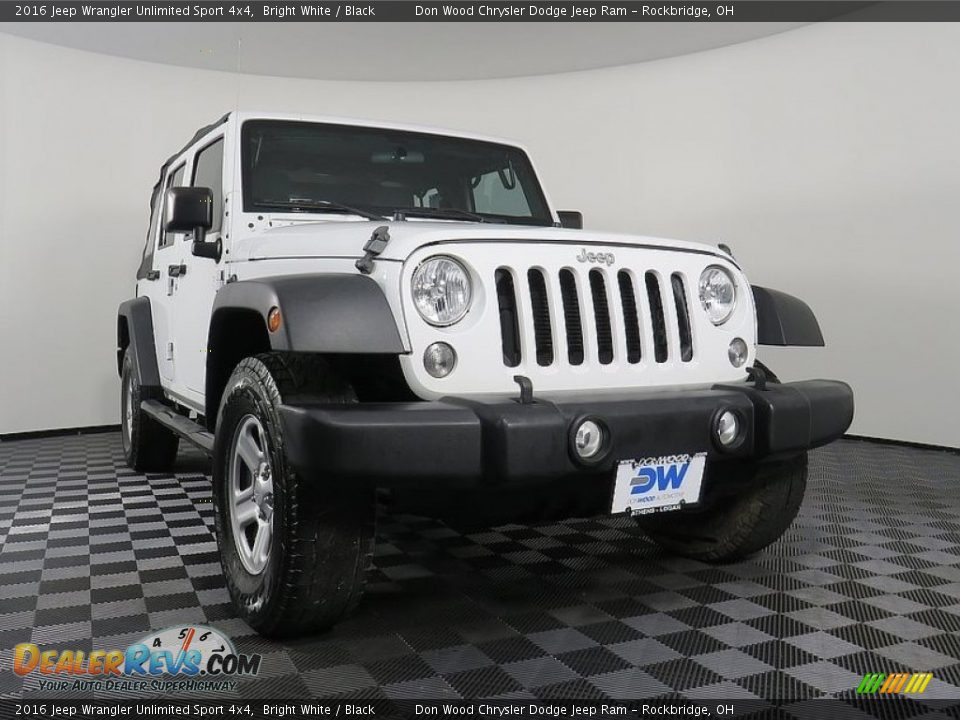 2016 Jeep Wrangler Unlimited Sport 4x4 Bright White / Black Photo #1